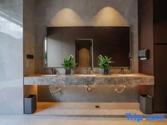 Mushang Light Luxury Hotel (Wuyue Plaza Zhaotong Ancient City)