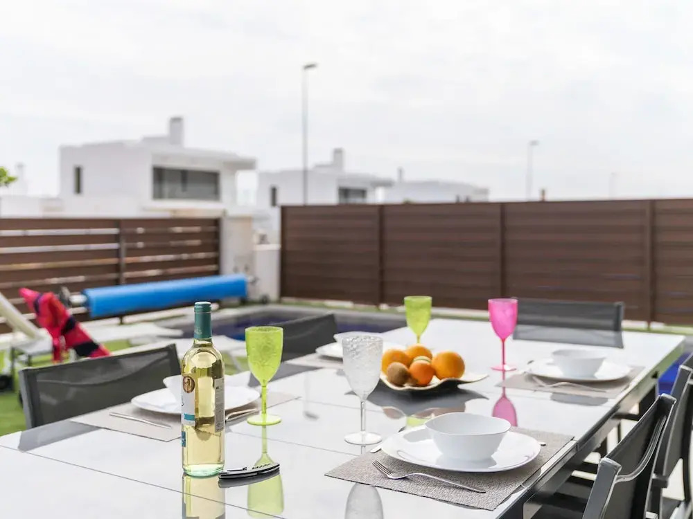 Airy Villa near Golf & Dining
