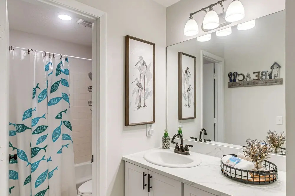 Condo w/ Amazing Amenities: 1 Mi to Beach!