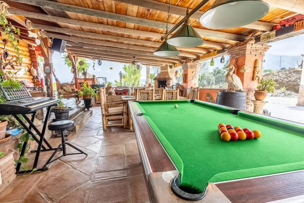 Luxurious Private Cabin Pool Hottub & Fireplace