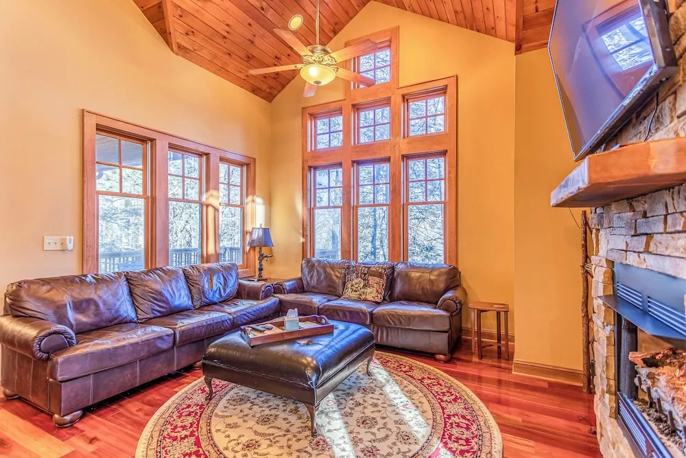 Bearfoot Lodge at Echota