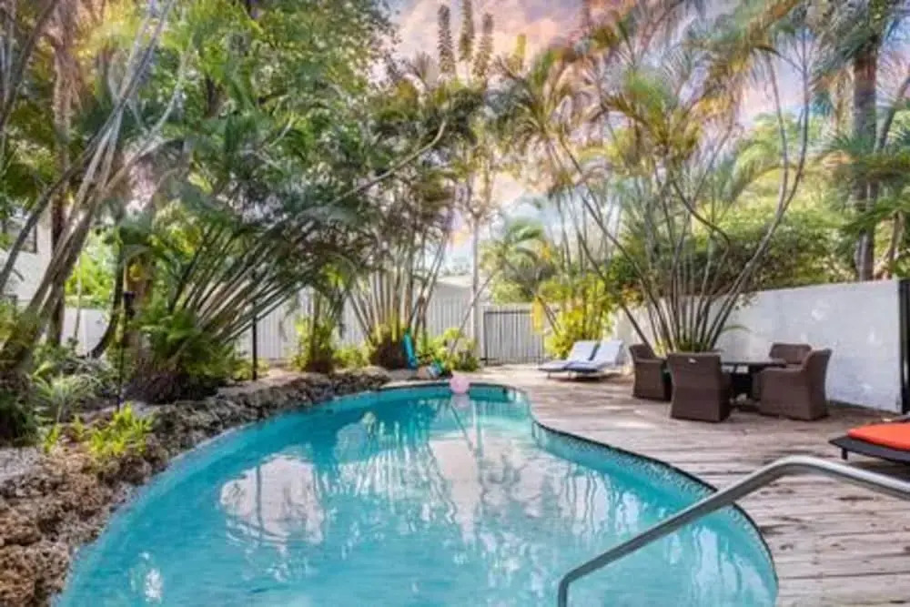 1720 Wa Kee 1B 4 Queen Beds Sleep 8 Pool Parking Wi-fi Patio