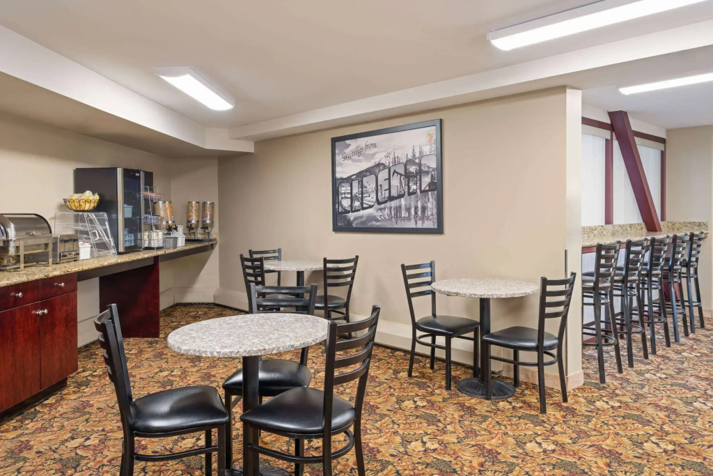 Super 8 by Wyndham Sherwood Park/Edmonton Area