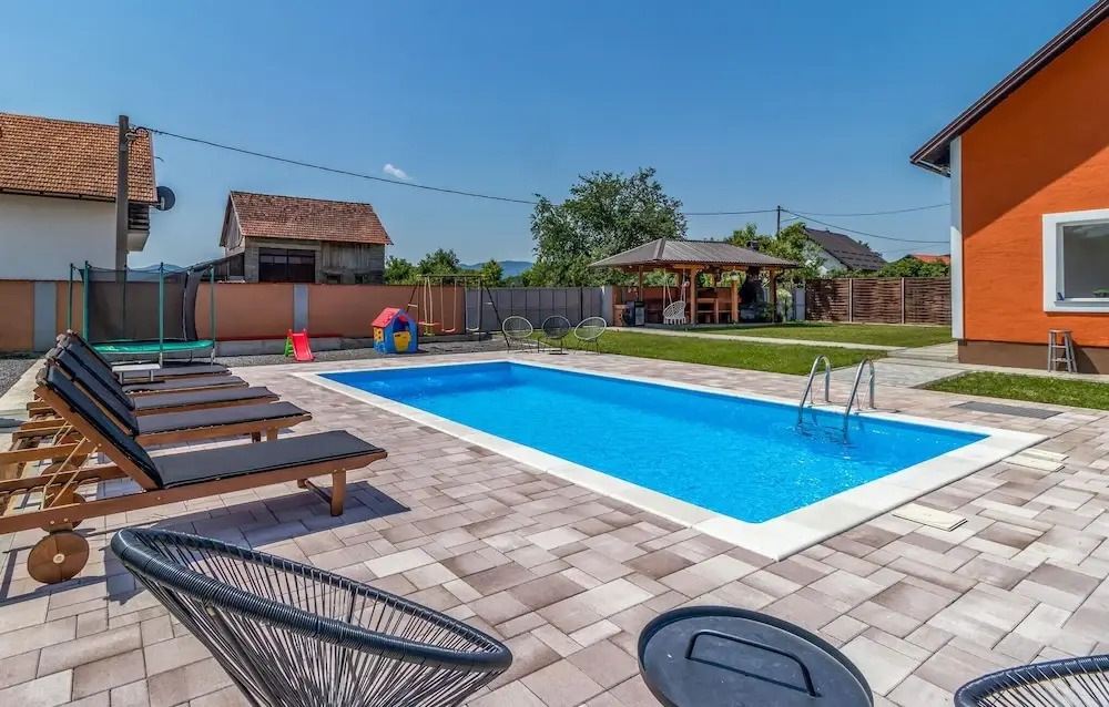 Beautiful Home In Otocac