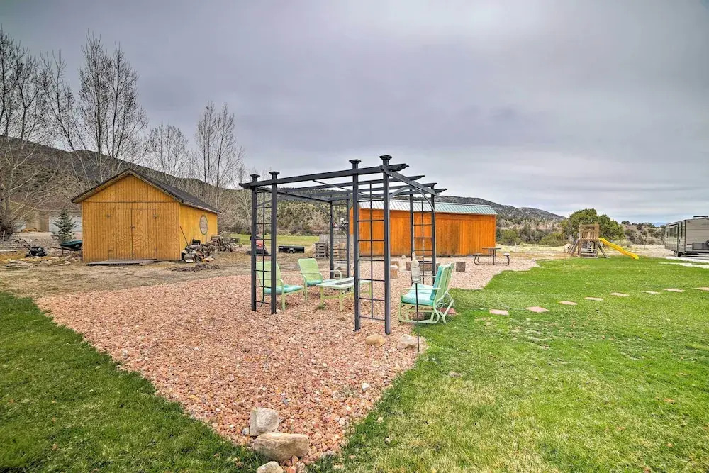 Rustic Cabin Near Palisade State Park w/ Deck!