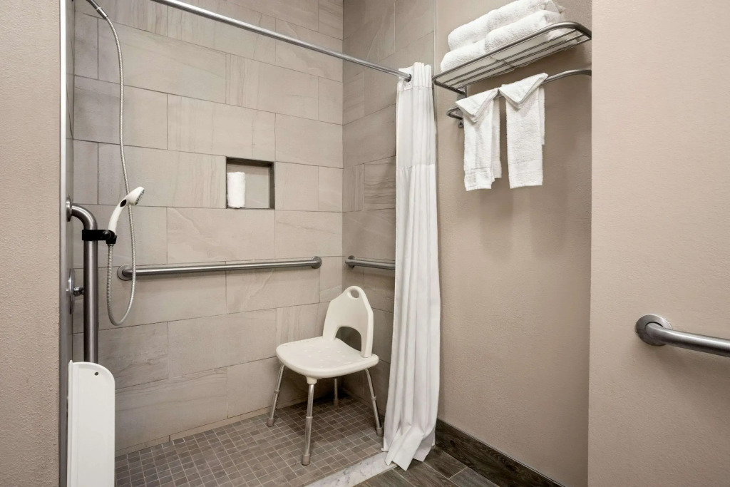 Days Inn & Suites by Wyndham Murfreesboro I-24 East