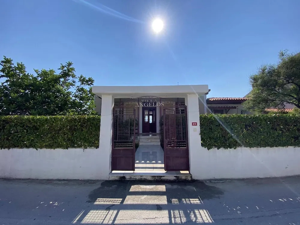 COSTA VASIA Seaside Suites and Apartments