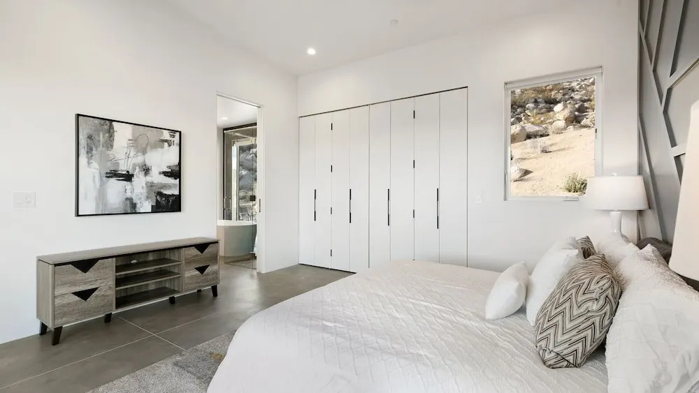 Desert Ridge - Hot Tub, Fire Pit, Bbq, Out Door Shower & Incredi 2 Bedroom Home by RedAwning