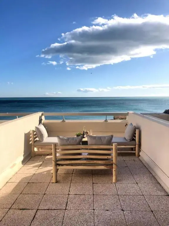 Nouvelle annonce : Appartement rénové de 66m2 pleine vue mer!