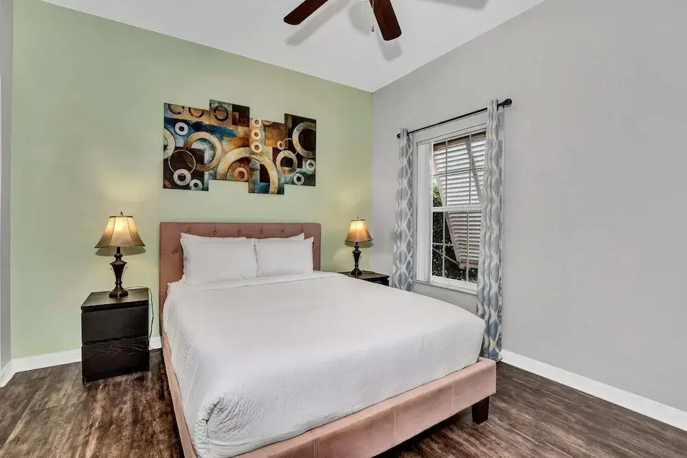 Fresh Decor With Hardwood Floors Huge Private Pool Area CDC Standards 4tv121