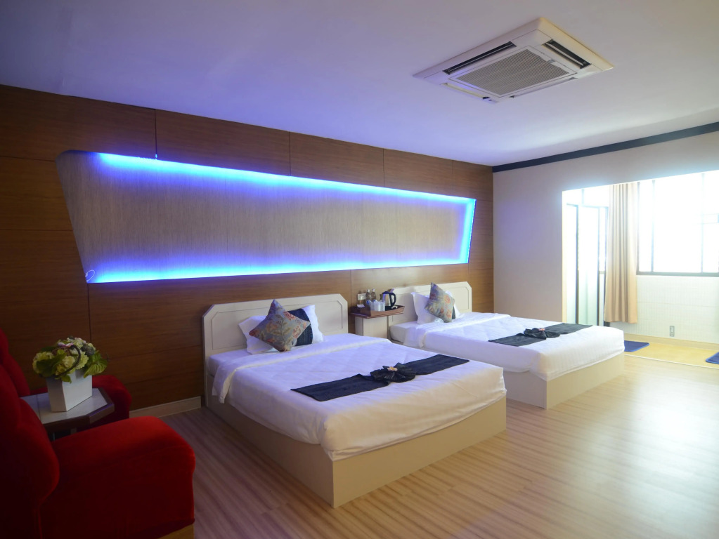 Centro CNX Hotel
