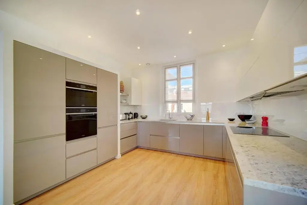 IMMOGROOM - Magnificent 180m duplex apartment - Parking - Air conditioning
