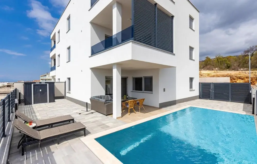 Nice Apartment in Crikvenica With Outdoor Swimming Pool, Wifi and 2 Bedrooms