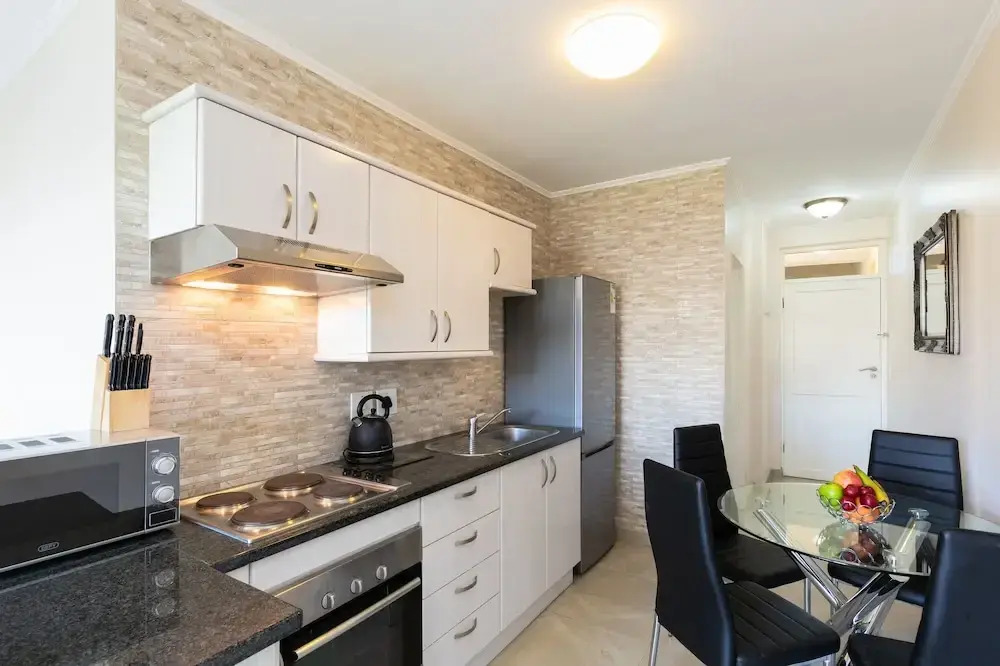Island Club LA302 by CTHA