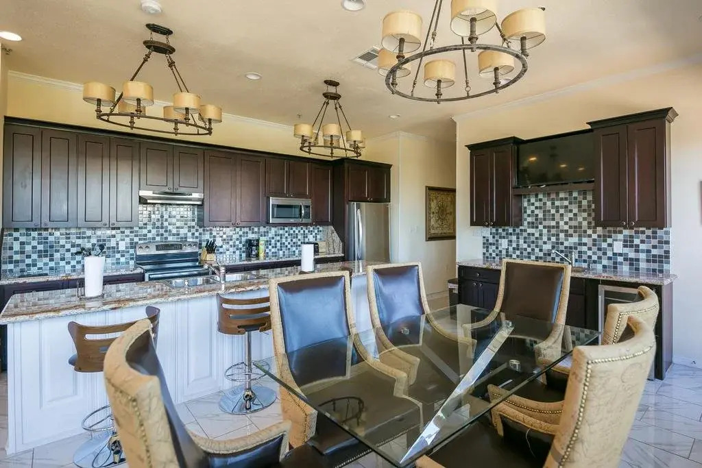 Carondelet Street Modern Suites