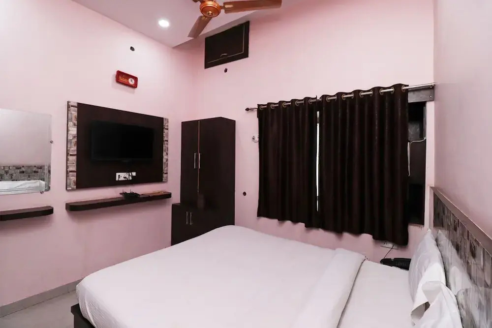 HOTEL ALOK Residency