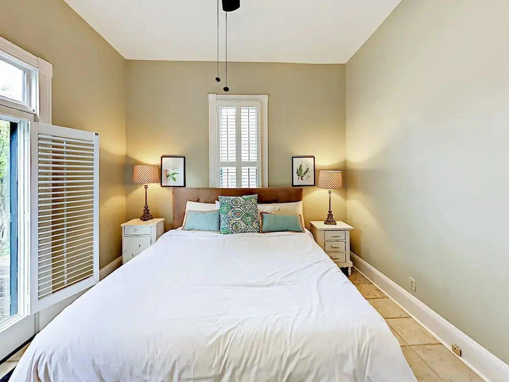 3Br Gorgeous Victorian House by RedAwning