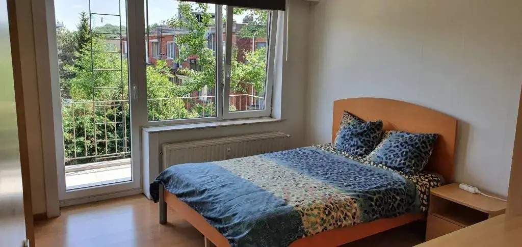 Superb Appartement With 3 Bed Rooms In Antwerpen
