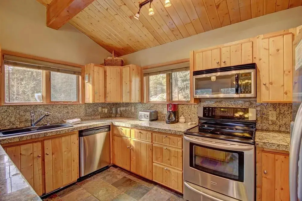 Black Bear 5 Br Home by RedAwning