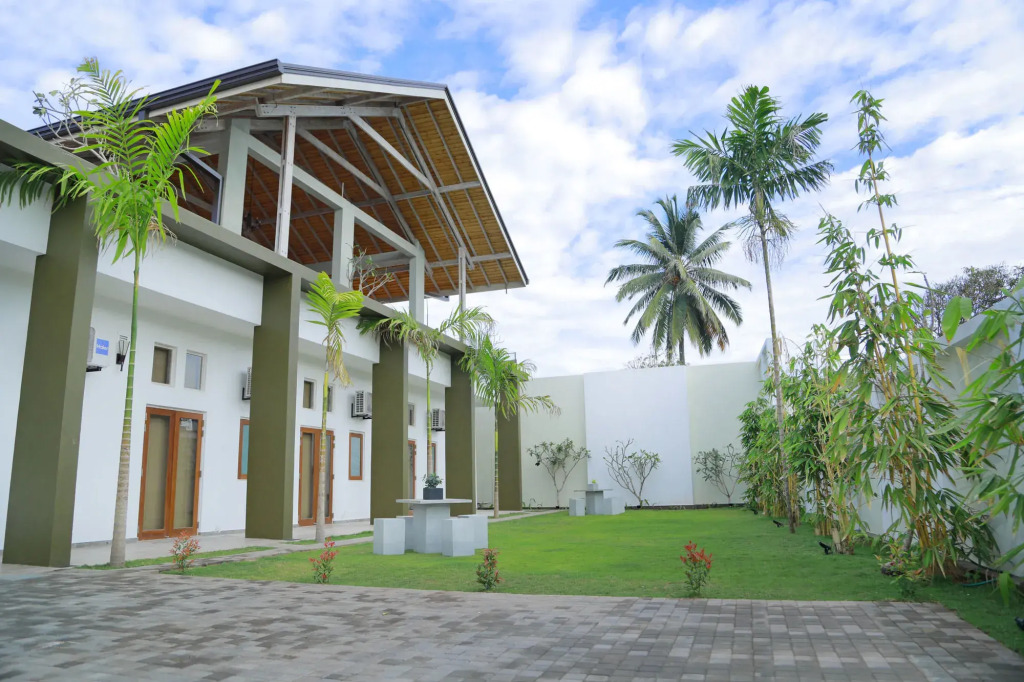 Hotel Cloud Nine