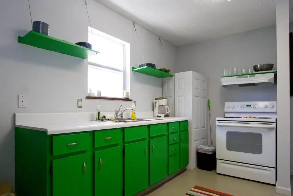 Artist Retreat 2 Br home by RedAwning