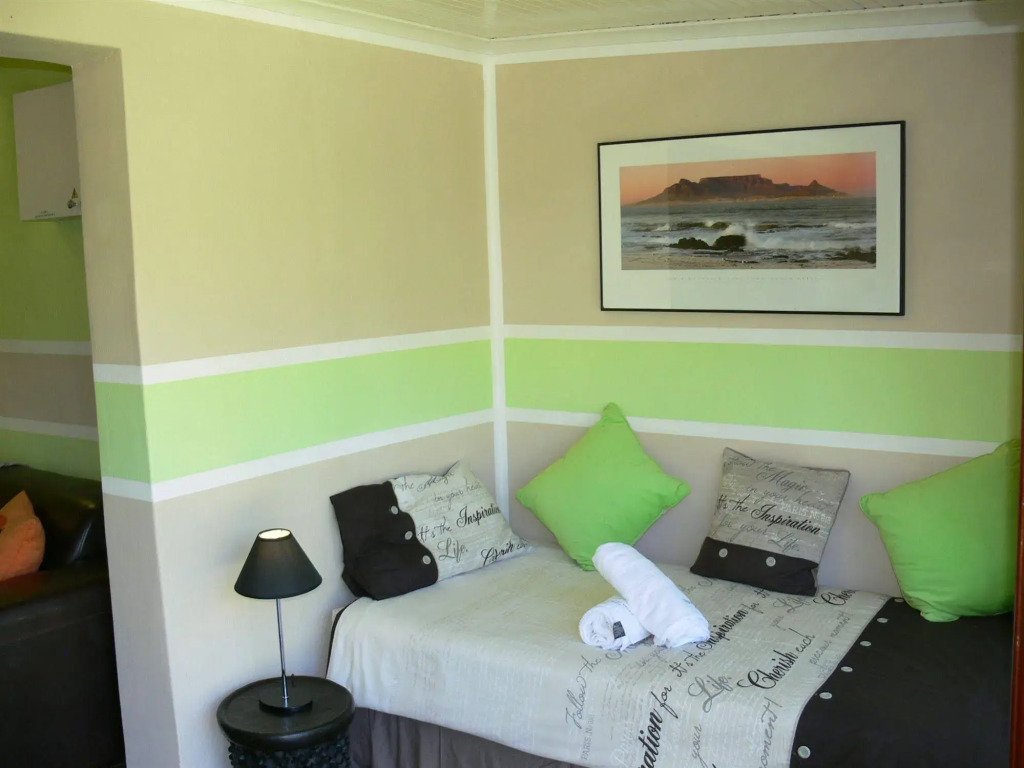 Orange-Ville Lodge & Guesthouse