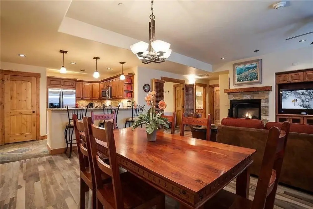 5111 Emerald Lodge, Trappeur's Crossing Apartment 2