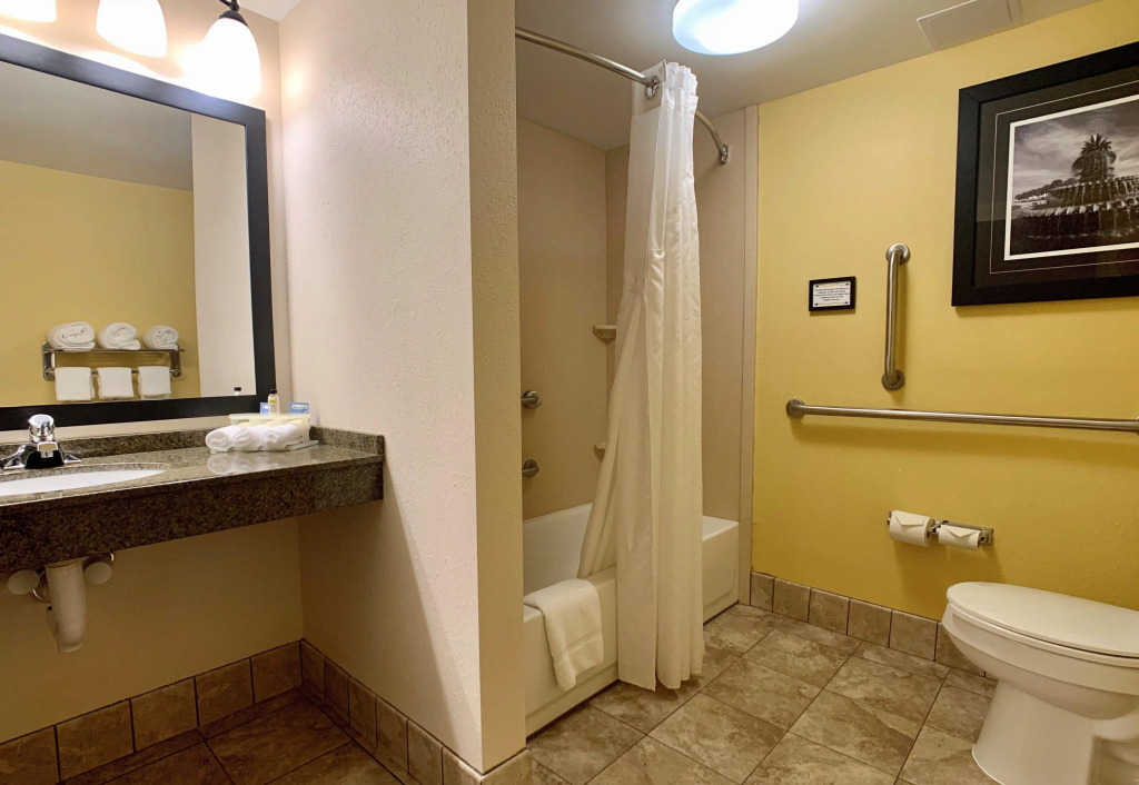 Holiday Inn Express Hotel & Suites Charleston - Northwoods by IHG