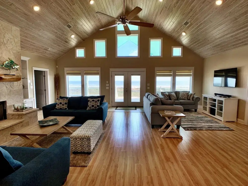 Gulf Pearl by RedAwning