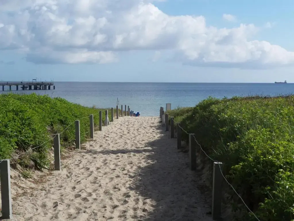 FeWo direkt am Strand mit Meerblick und Südbalkon, Villa Freia 27, Binz