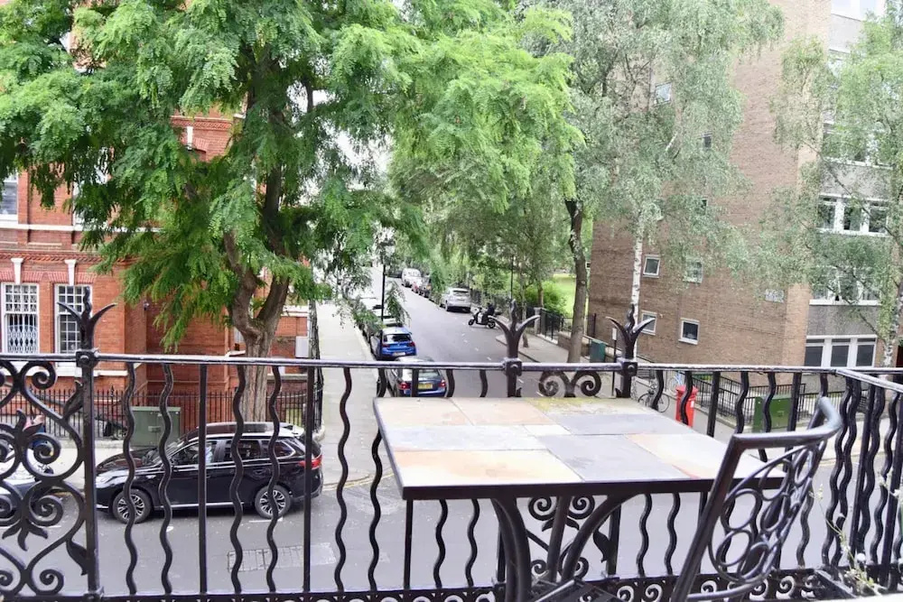 Elegant 2 Bedroom Chelsea Flat With Roof Terrace