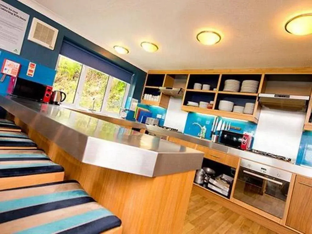 YHA Poppit Sands