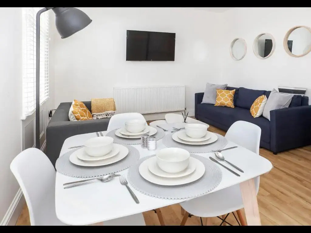 Apartment 5 Blue Bridge Court
