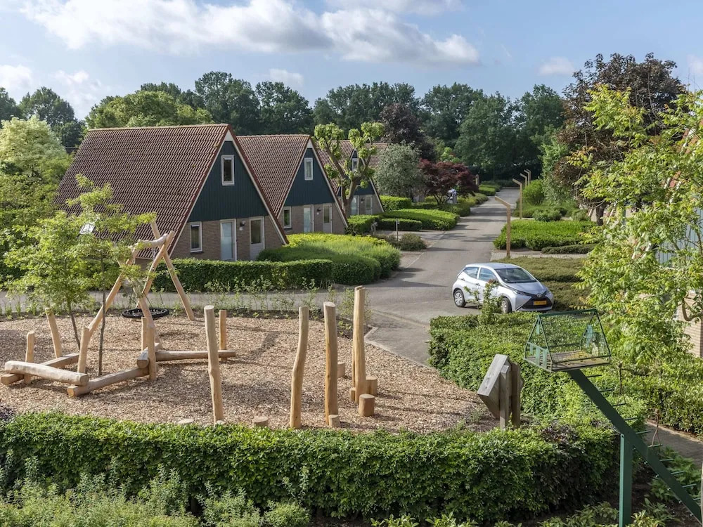 Carefully Furnished House with Bath near Mookerplas