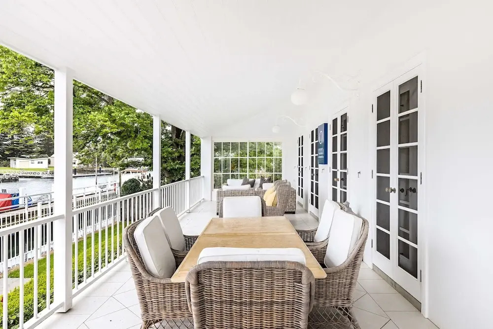 Oscars Waterfront Boutique Hotel