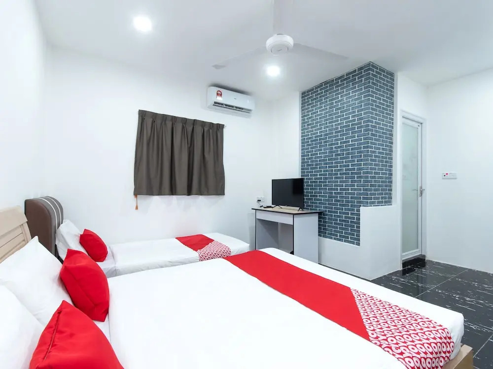 Weng Bee Guest House by OYO Rooms