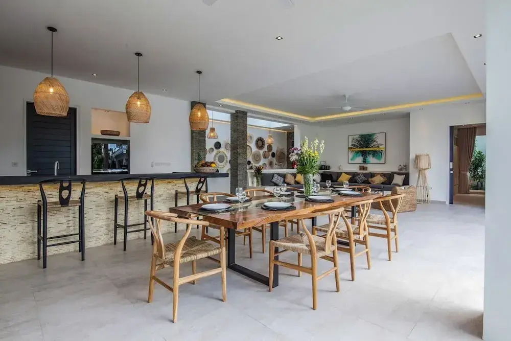 Villa Hugo - Luxury 4BR Private Villa, Walking Distance to Berawa Beach