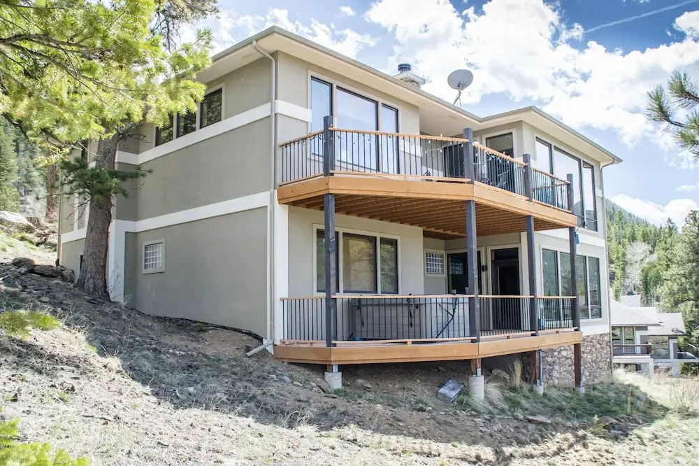 Garlands' Alpine Lodge Luxury Vacation At Windcliff 3 Bedroom Home by RedAwning