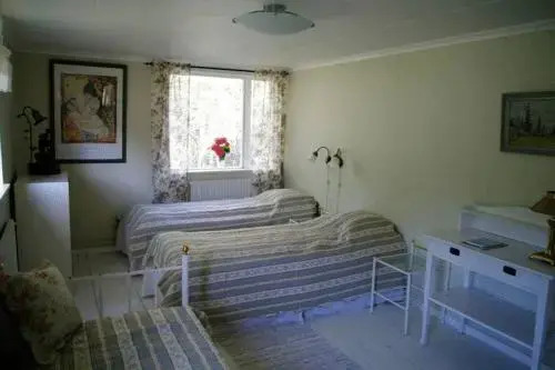 Olstorp Gård Bed & Breakfast
