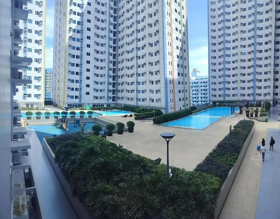 Cozy Studio Unit in Quezon City With Private Pool and City Views