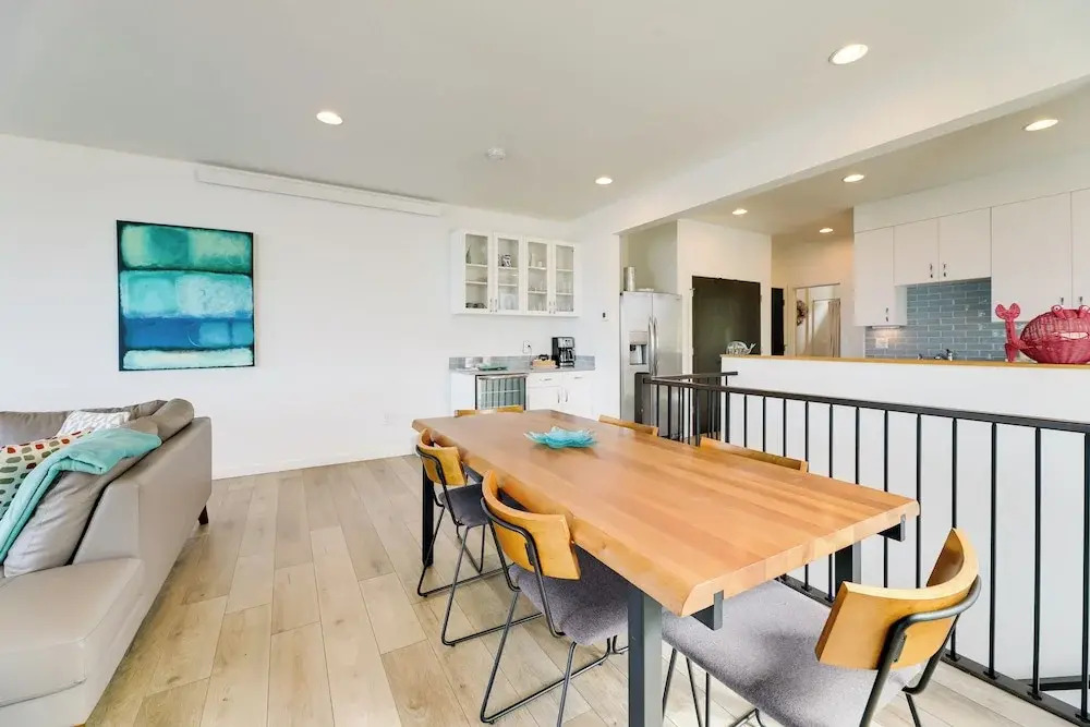 Scenic Depoe Bay Townhome w/ Deck < 1 Mi to Parks!