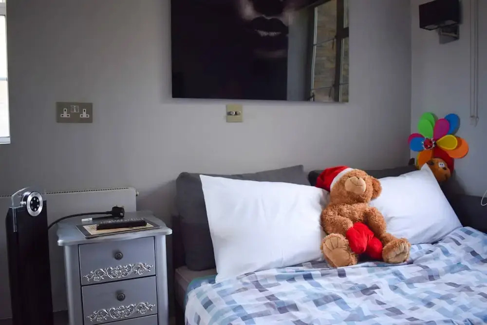 Modern 2 Bedroom Flat with A/C in Westminster
