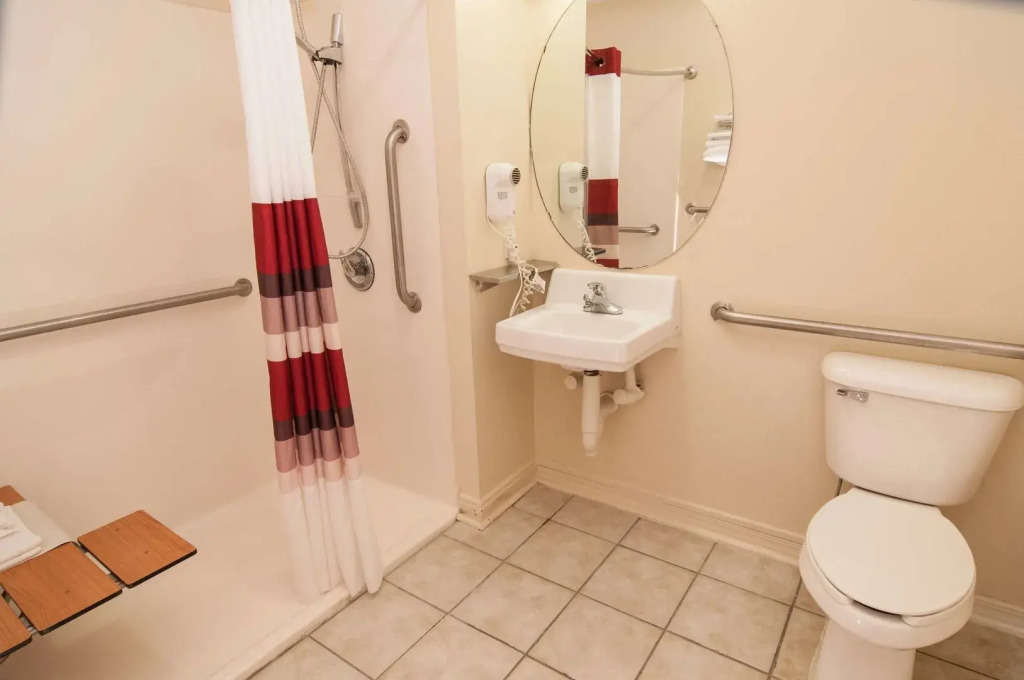 Red Roof Inn & Suites Pensacola East - Milton