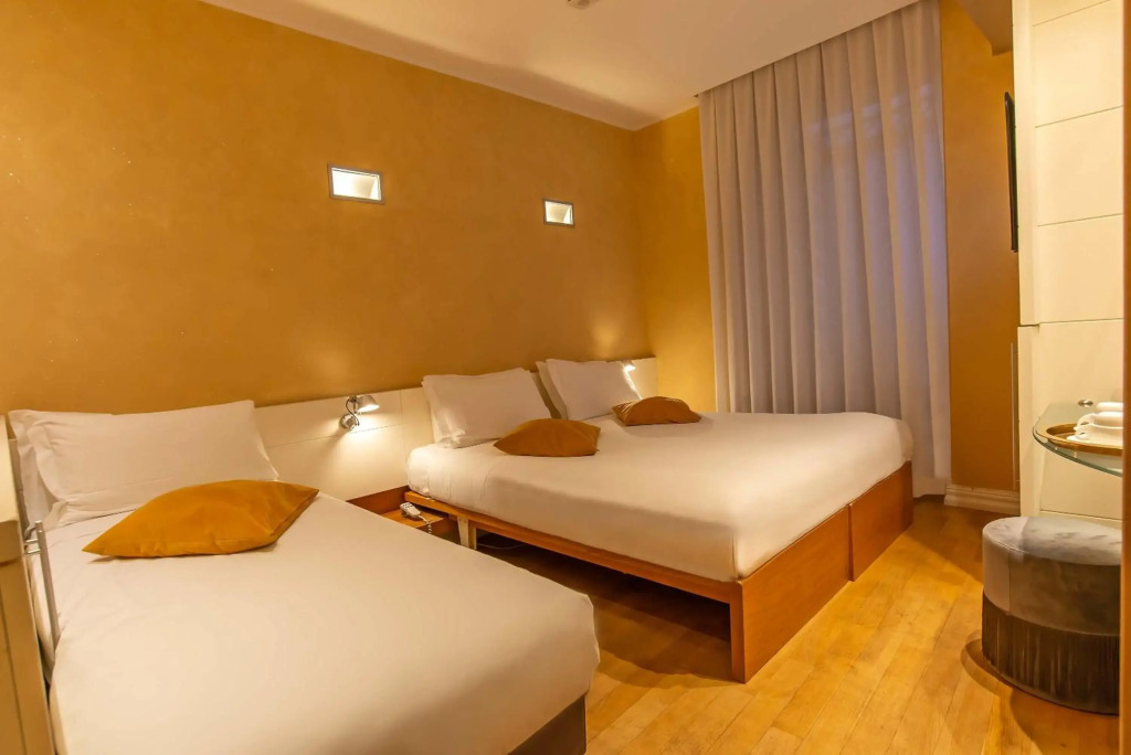 Hotel White