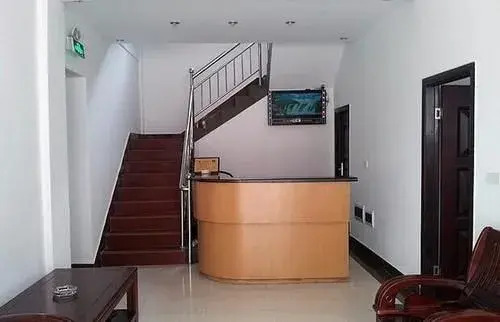 Wuhan Tianlun Holiday Hotel (Panlongcheng Jiahai Industrial Park)(武汉天伦假日宾馆（盘龙城佳海工业园店）)