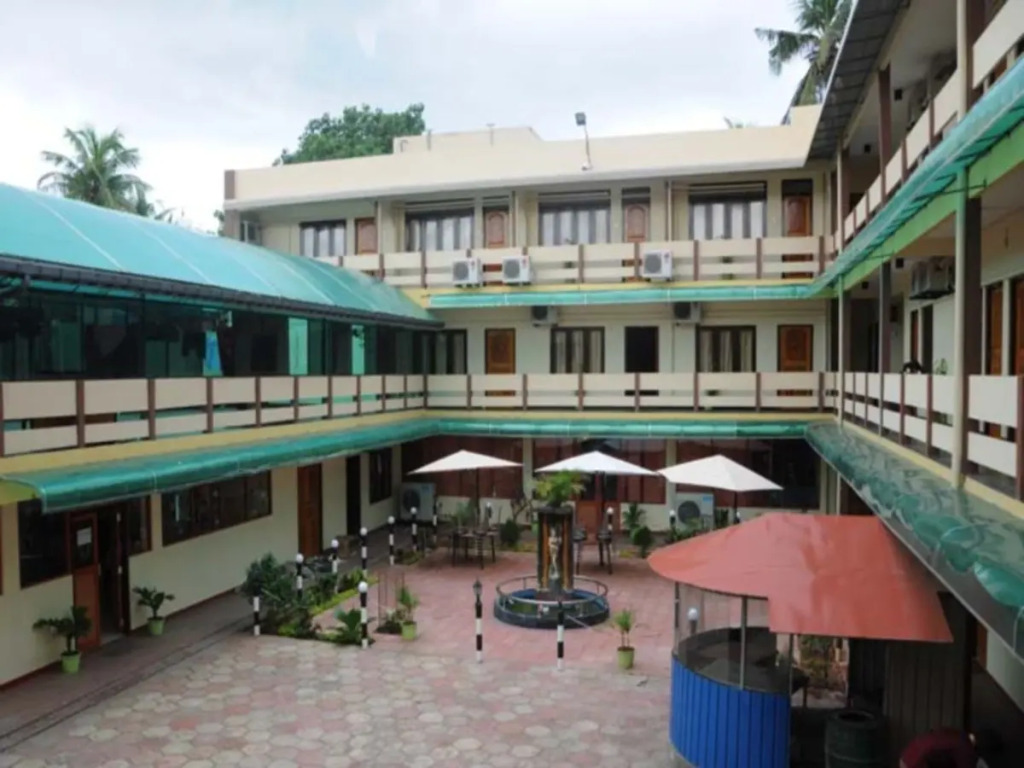 Gnaanams Hotel and Restaurant