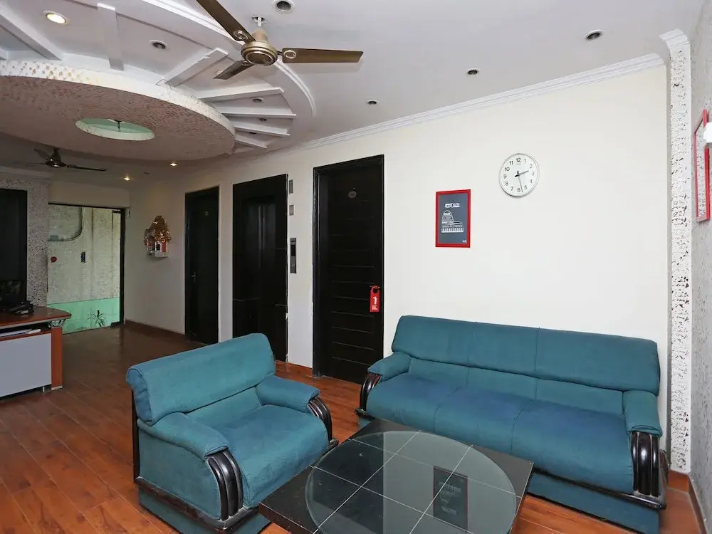 OYO 6895 Hotel Cybercity Rooms & Suites