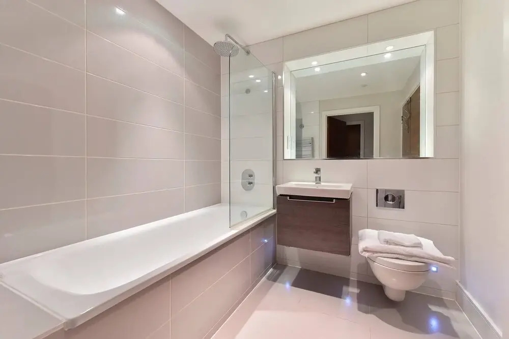 Superb apt for 6 w/ balcony, 10mins to East Putney