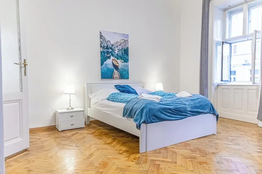 3 Apartments For 16 Near Lugner