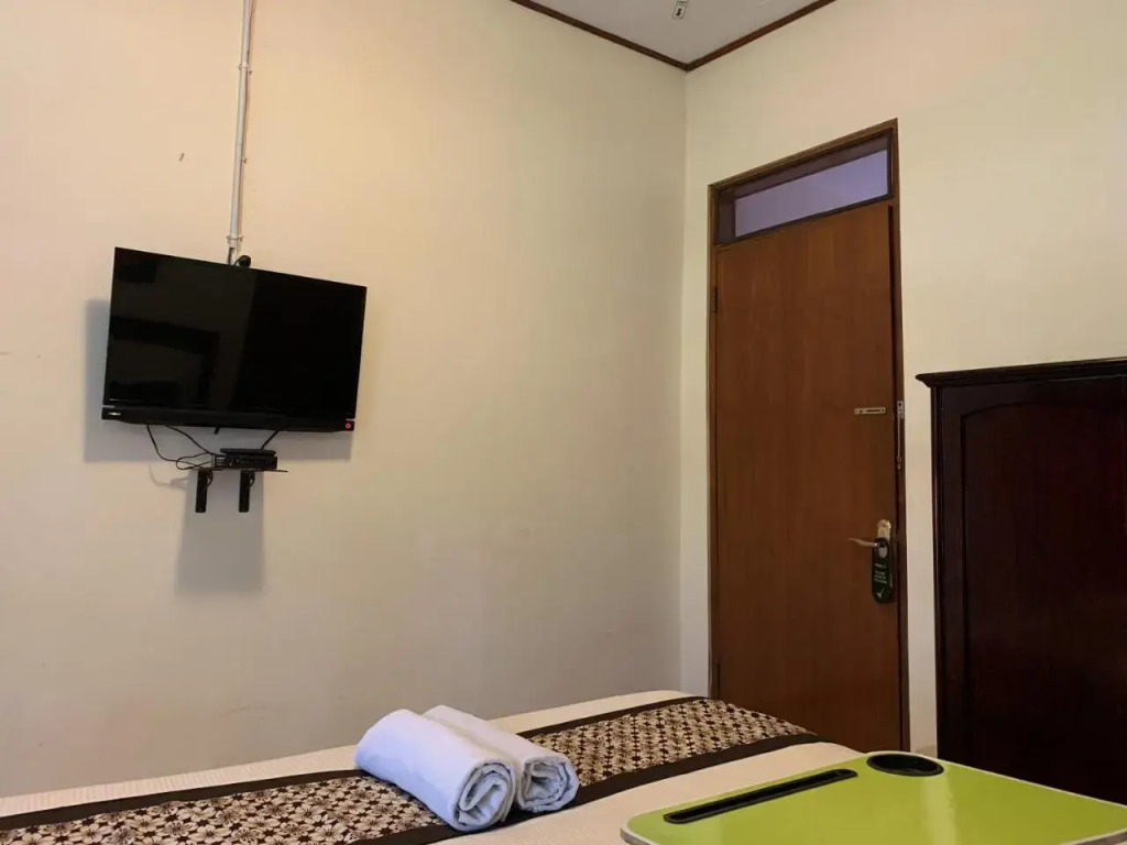 Urbanview Sasono Putro Condoongcatur by RedDoorz
